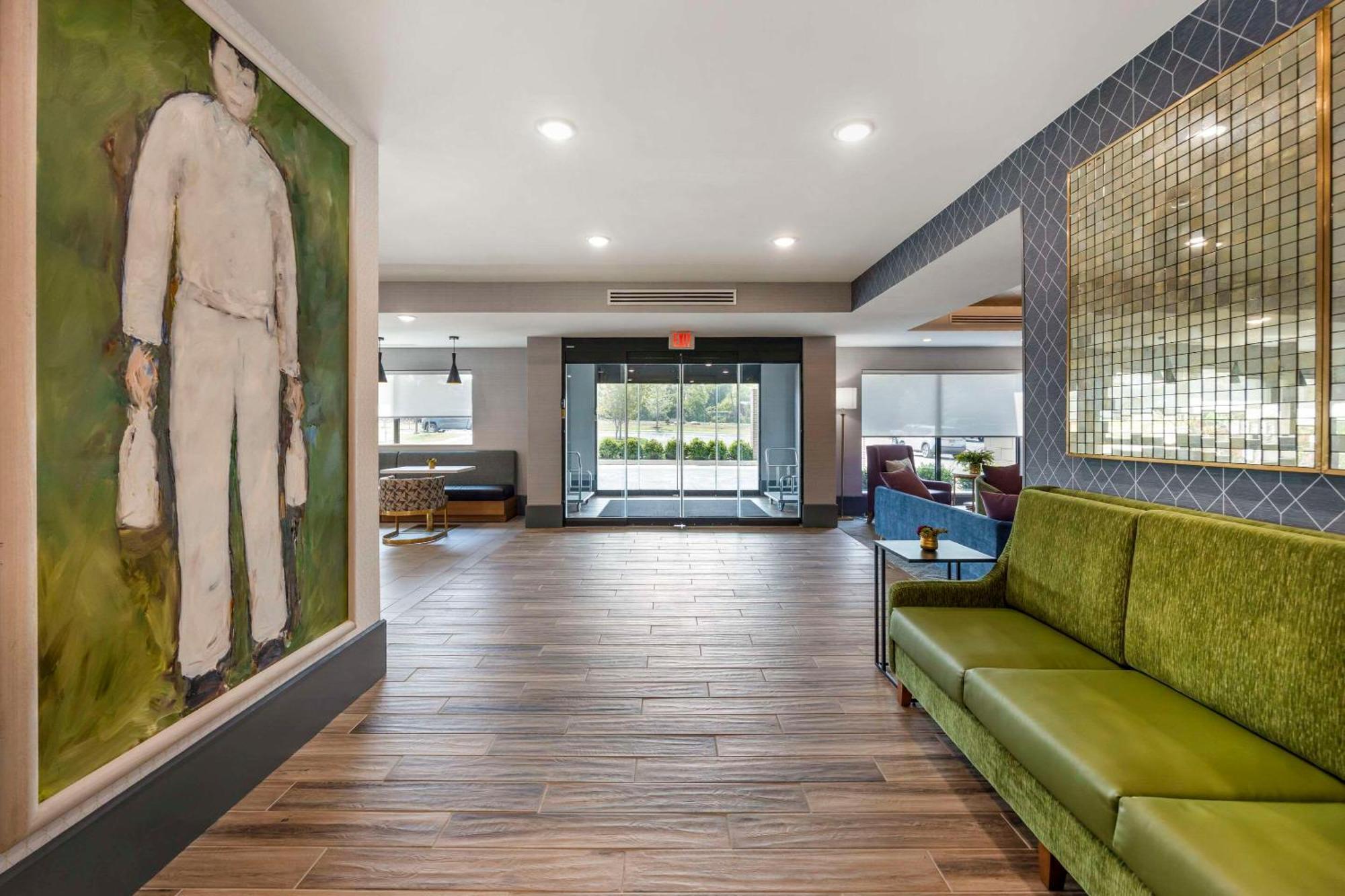 Comfort & - Nashville Metro Hotel
